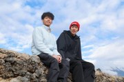 一个轮椅少年在足球场当守门员：撕去“励志”标签，为“普通”欢呼